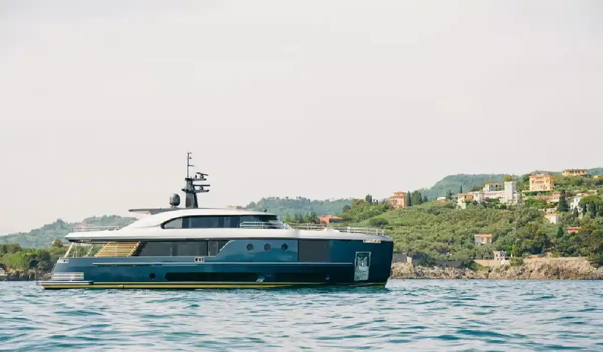 Azimut - Magellano 30M - Motor Yacht Charter - Motor Yachts for Sale - Exclusive Concierge Club.webp